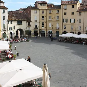 Micheli Anfiteatro Square Lucques